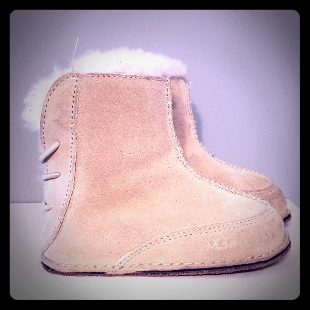 UGG boo boots - toddler sz: Large 6/7, sand
